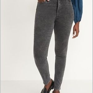 NWOT - Old Navy Built In Warm Rockstar skinny jeans